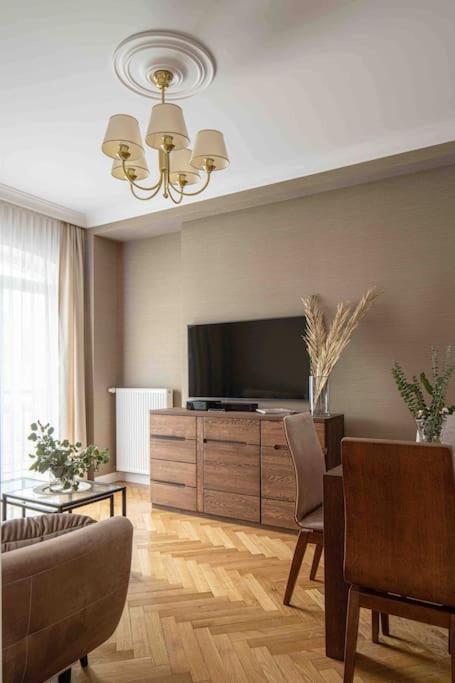 Wyzwolenia Apt , Lazienki Park & Zbawiciela Sq. 2' วอร์ซอ ภายนอก รูปภาพ